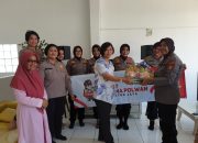 Warga Bekasi Curhat Bersama Polwan Polda Metro Jaya