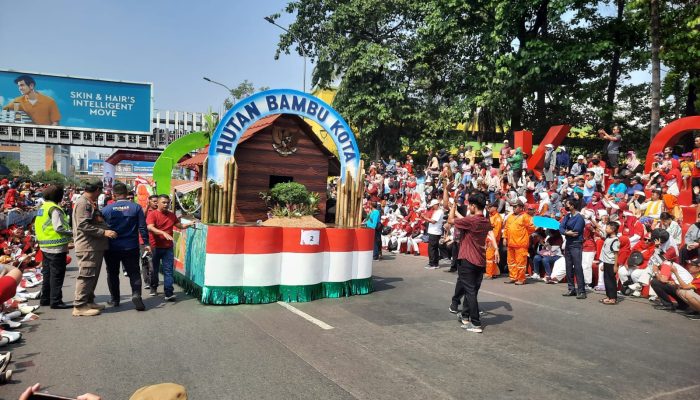 Ribuan Orang di Bekasi Berpakaian Adat Meriahkan Karnaval Pesona Nusantara