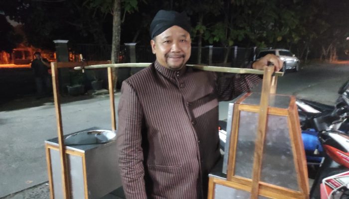 Pedagang Bakso di Bekasi Serukan Lawan Hoaks