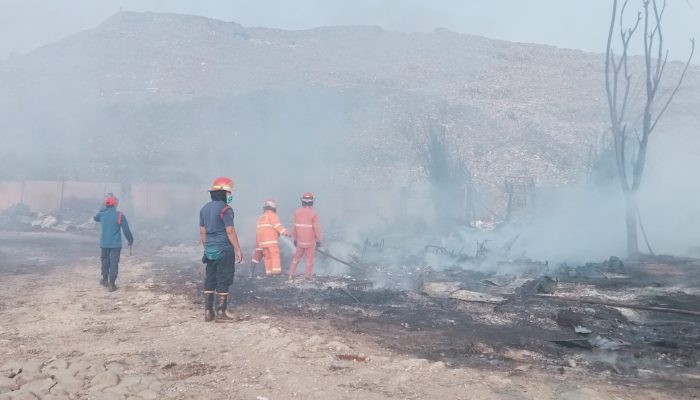 Puluhan Lapak Pemulung di TPST Bantargebang Terbakar