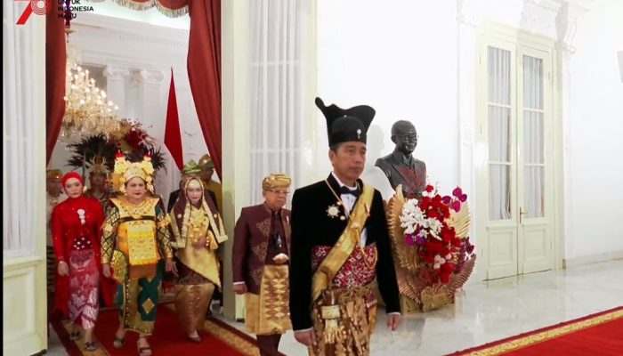 Jokowi Pakai Baju Daerah Ageman Songkok di HUT RI Ke-78 di Istana Negara