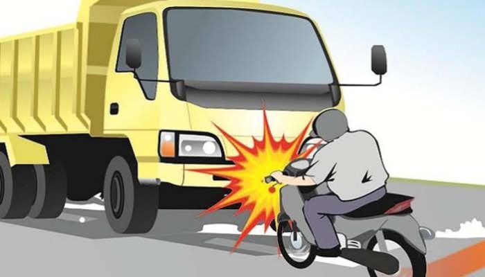 Truk Tabrak 7 Motor Lawan Arah di Lenteng Agung