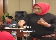 Viral Video Wabup Bupati Blora Bagikan Uang Gepokan Saat Rapat