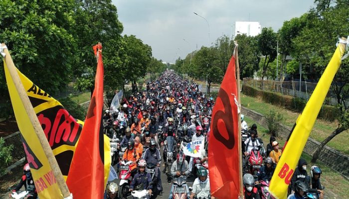 Buruh Kawasan Pulogadung Desak Disnakertransgi Cabut Izin Usaha Perusahaan Tak Bayar THR