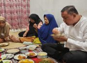 Datang Tak Diundang, Tri Adhianto Bikin Nenek Nisah Nangis Haru Saat Sahur Bersama