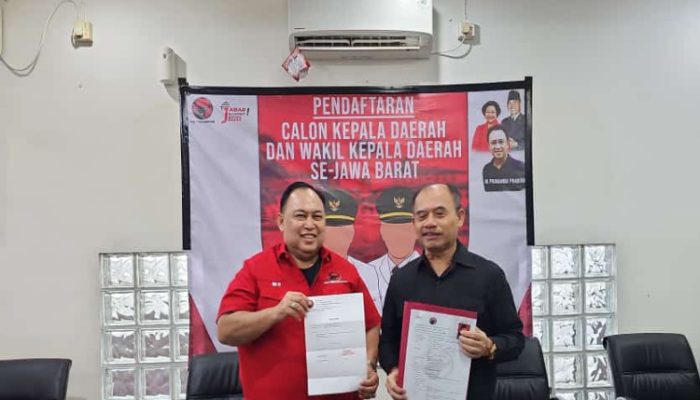 Mochtar Muhamad Serahkan Langsung Formulir Bacawalkot ke DPD PDIP Jabar