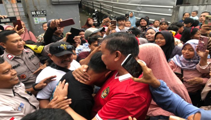 Ratusan Warga Bersama Ketua Koni Kota Bekasi Sambut Kepulangan Pemain Terbaik AFF U16 Zhahaby Gholy