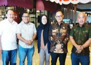 Viral Pj Wali Kota Raden Gani Pose Centil Bersama Paslon, Apa Kabar Netralitas ASN?