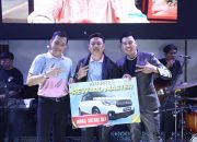 Heboh, Rey Utami Bagi- Bagi Puluhan Mobil Bagi Mitra Bisnis Skincarenya