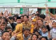 Desak-desakan, Wapres Gibran Kewalahan Layani Foto Bersama Para Siswa SMPN 30 Kota Bekasi