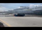 Bajaj LPG Pemudik Terbakar Di Tengah Jalan Saat Arus Balik Melewati Bekasi