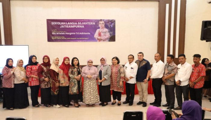 Sambangi Sekolah Lansia, Ibu Wali Kota Sebut Sebagai Tanda Cinta dan Ajak Tetap Berkarya