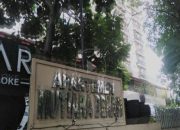 Seorang Pria Parubaya Tewas Bunuh Diri Lompat Dari Apartemen