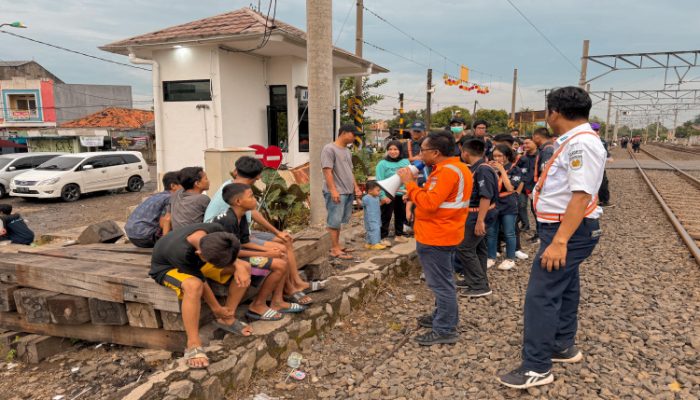 115 Kecelakaan Temperan Kereta, KAI Daop 1 Jakarta Lakukan Sosialisasi Larangan Beraktivitas di Areal Jalur Rel