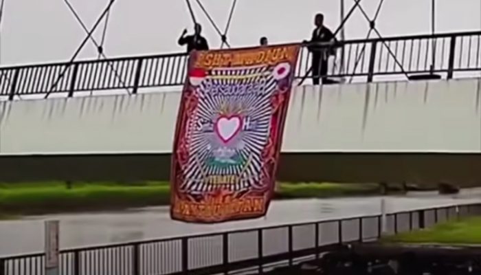 Viral Bentangkan Spanduk di Jembatan Jepang PSHT Madiun Dikecam Netizen
