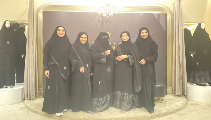 Kolaborasi Taqeeya x Ayu Dyah Andari Hadirkan Koleksi Black Diamond Bernuansa Syar’i