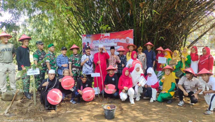 Prihatin Marak Tambang Batu Ilegal, Kyai Merah Purworejo Gelar Aksi Tanam Ribuan Pohon Dipinggir Kali