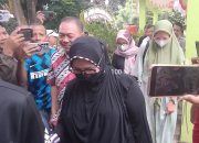 Mediasi dan Klarifikasi dengan Aparat, Umi Cinta Datang dengan Pakaian Serba Hitam