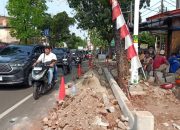 Timbulkan Polusi dan Macet, Proyek Trotoar Meruya Utara Jakbar di Keluhkan Warga