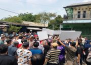 Warga Lawan Eksekusi Tanah di Kali Baru, “Kami Punya AJB, Bukan Penyerobot!”, BPN Dan Pemilik Tanah Diusir Warga