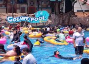 Libur Tahun Baru, Wahana Hiburan Air Transera Waterpark Bekasi Dibanjiri Ribuan Pengunjung