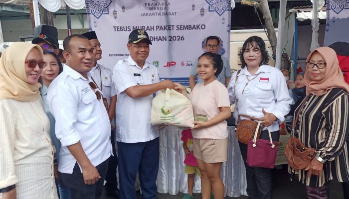 Prakarsa Warga Jakbar Gelar Tebus Murah Bazar Ramadan, 500 Paket Sembako Ludes
