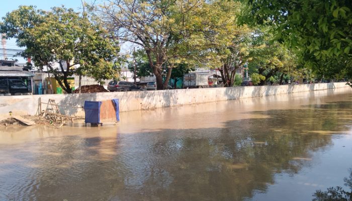 Toilet Jongkok di Kali Rawa Tembaga, 50 Meter dari Kantor Pemkot Bekasi: Ironi “Smart City” di Sumber Air Baku PDAM