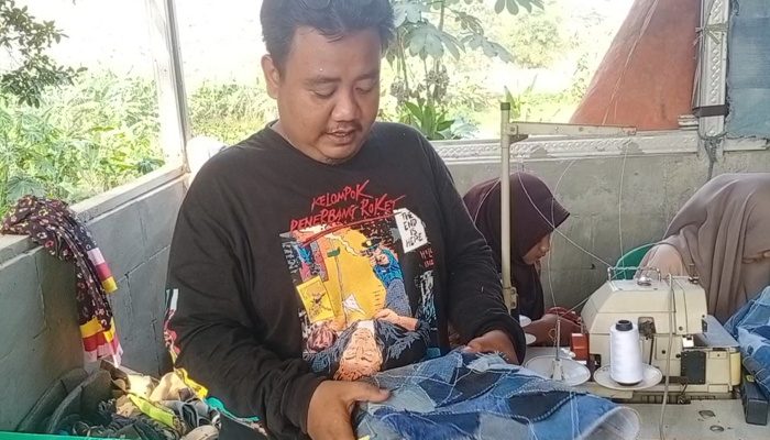 Berawal dari Gunungan Sampah Bantargebang, Pemuda Bekasi Daur Ulang Limbah Jins Hingga Raup Puluhan Juta dan Tembus Pasar Jepang Serta Inggris