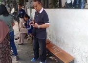 Ironis! Warga Bikin sendiri Bangku Tunggu Transjakarta di Jatiasih Bekasi, Pemerintah Kemana?